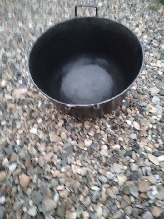 Ceaun din FONTĂ aproximativ 70 litri