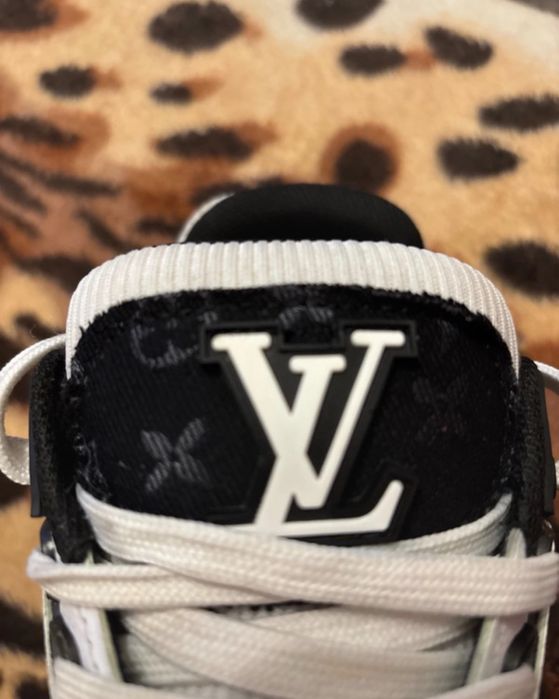 Adidasi Louis vuitton