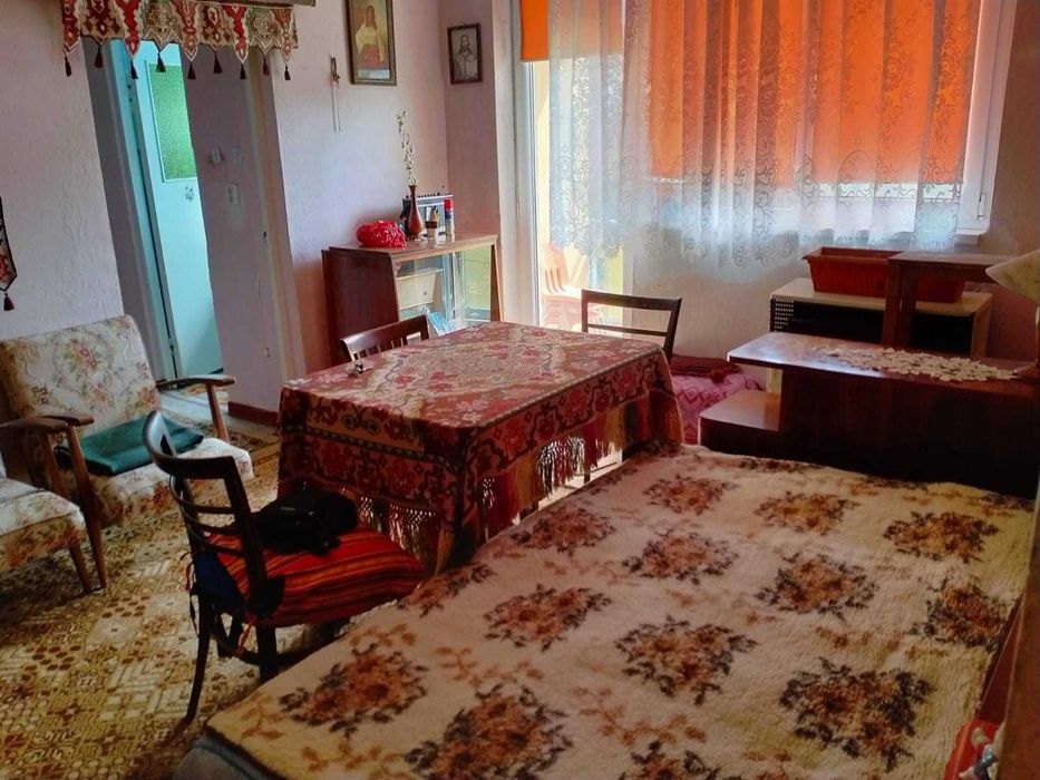 Vând apartament cu 3 camere, baie, bucătărie, balcon și pivniță de 64 metri pătrați, Ocna Mureș