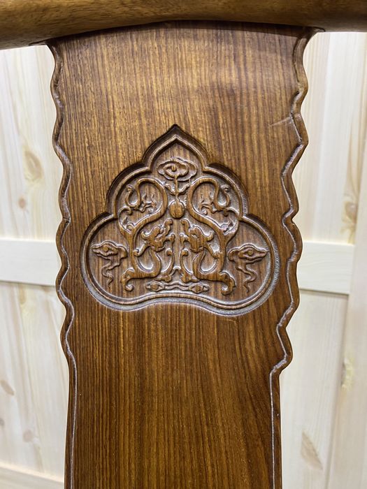 Дереаянное кресло в китайском стиле