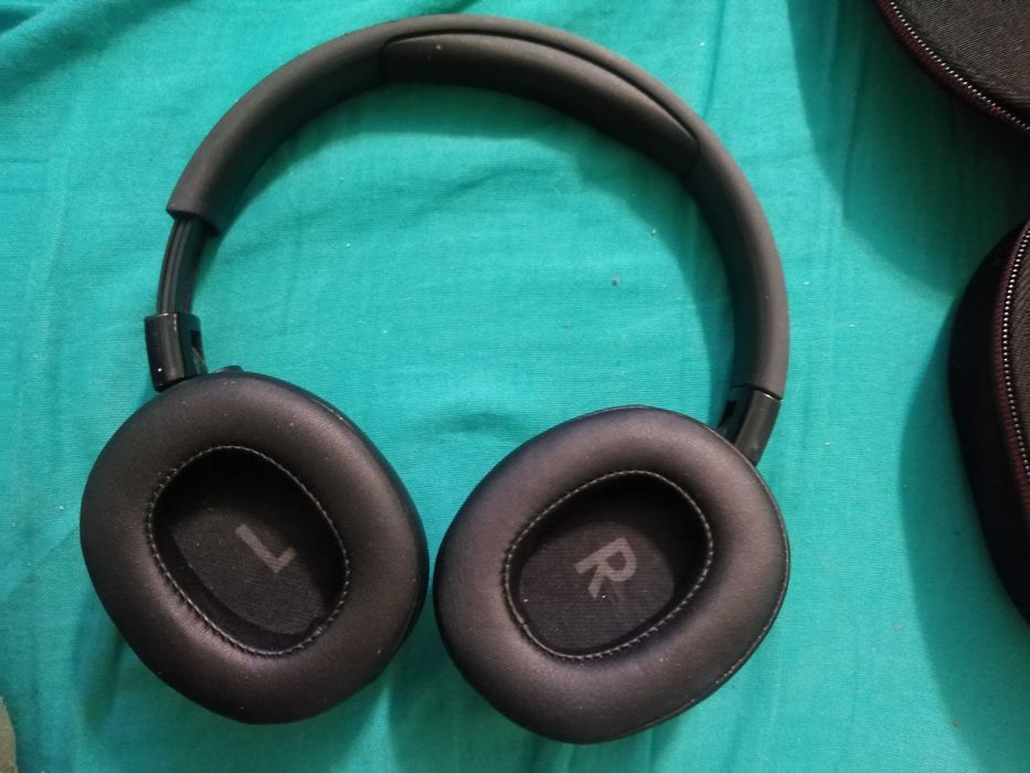 Casti cu Bluetooth JBL TUNE  215BT si 760NC