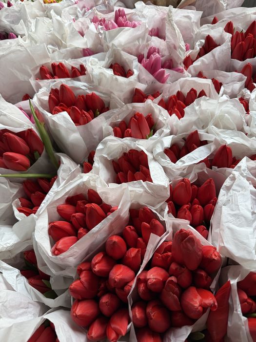 Тюльпаны и розы от 800тг