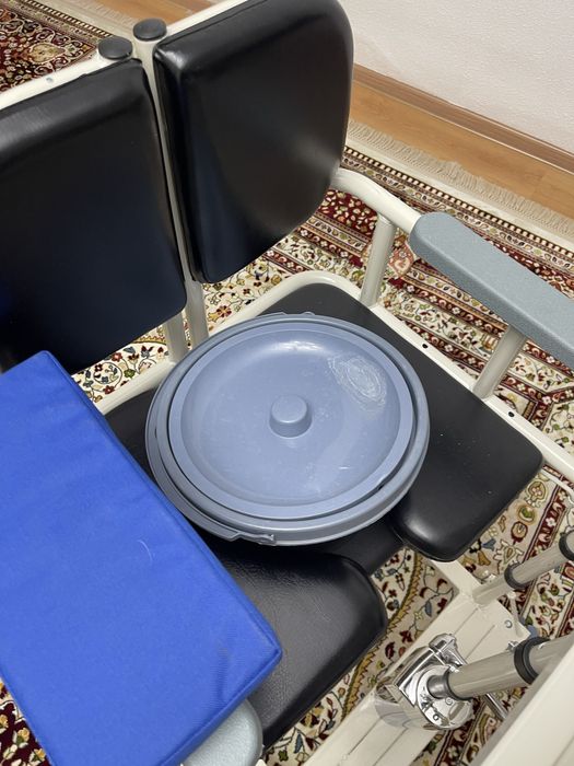 Продается инвалидное кресло с встроенным биотуалетом