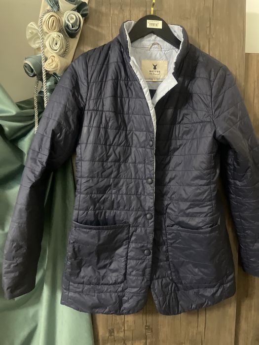 Jenskiy yengil kurtka Button