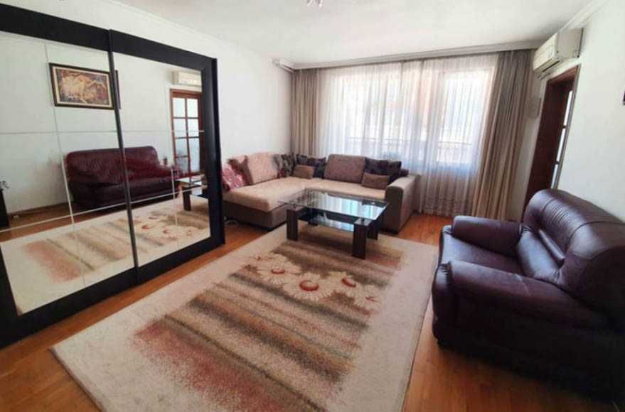 Тристаен апартамент под наем в кв. Бели брези