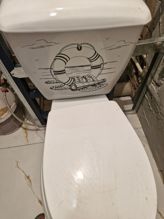 Бачок с унитазом