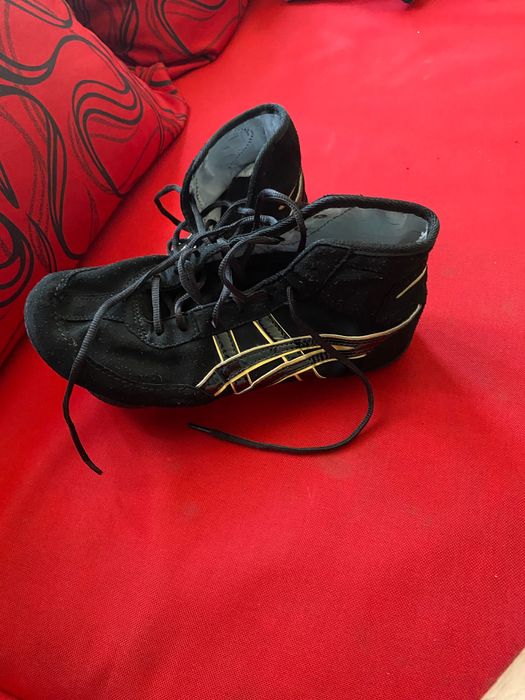 Продавам ASICS tiger 41 номер