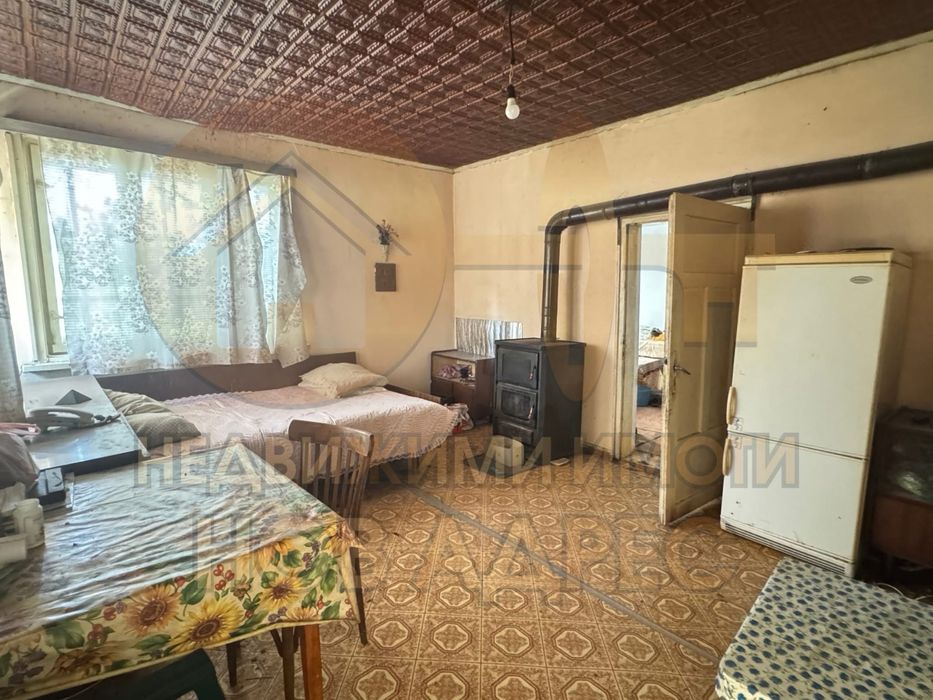 Самостоятелна Тухлена Къща Кв. Въбел , 1240 кв.м.