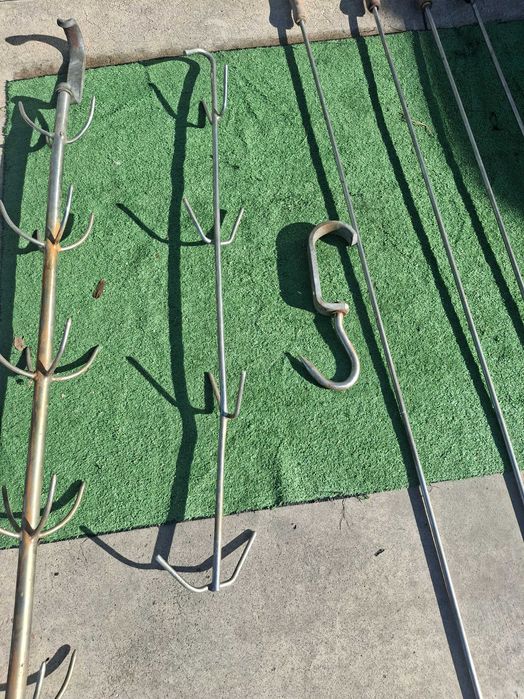 Куки за месо и шишове за чевермр