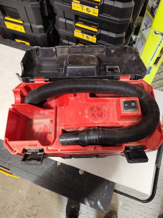 Акумулаторна прахосмукачка Милуоки  MILWAUKEE M18VC-2