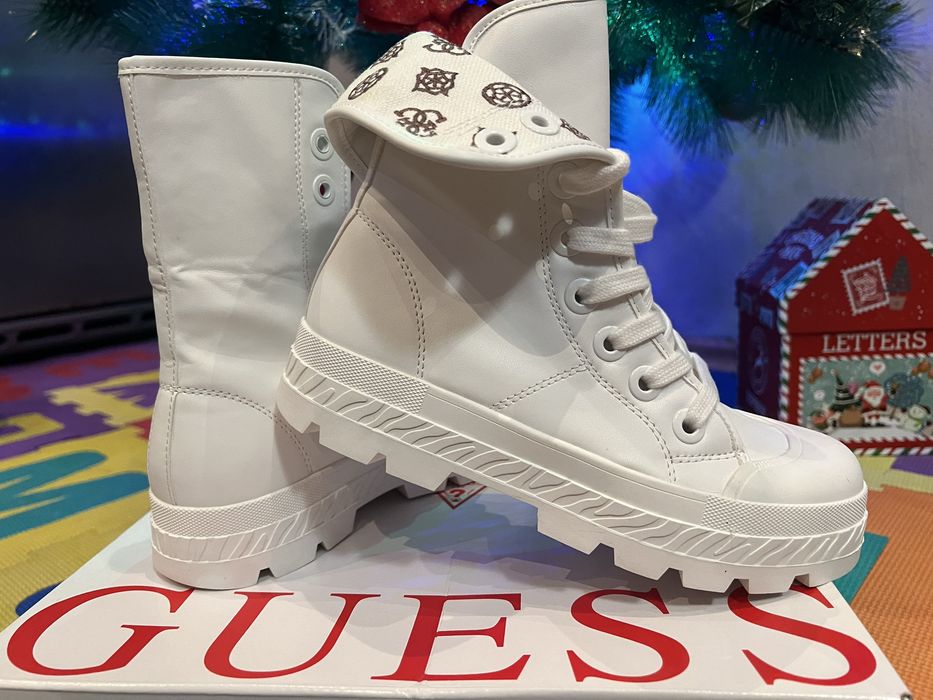 Нови! Оригинални боти Guess 37