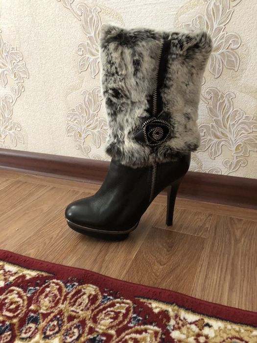 Продаю зимние сапоги