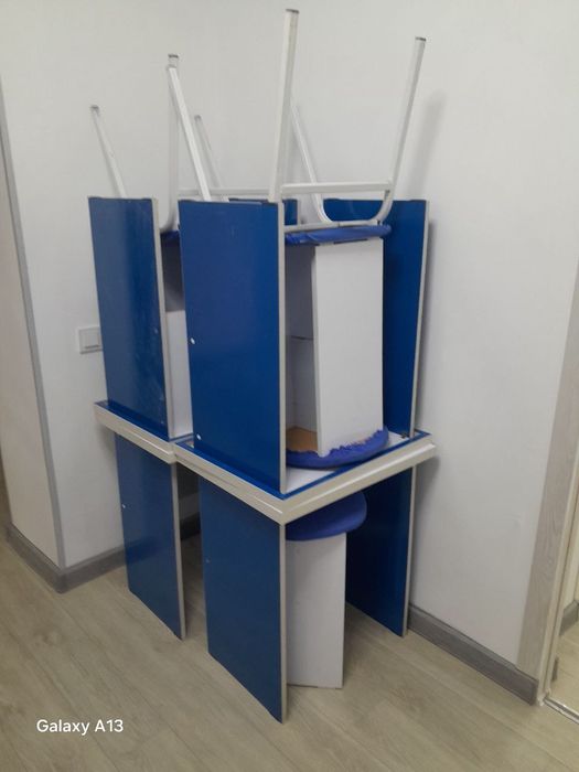 Продаётся мебель ,столы ,стулья