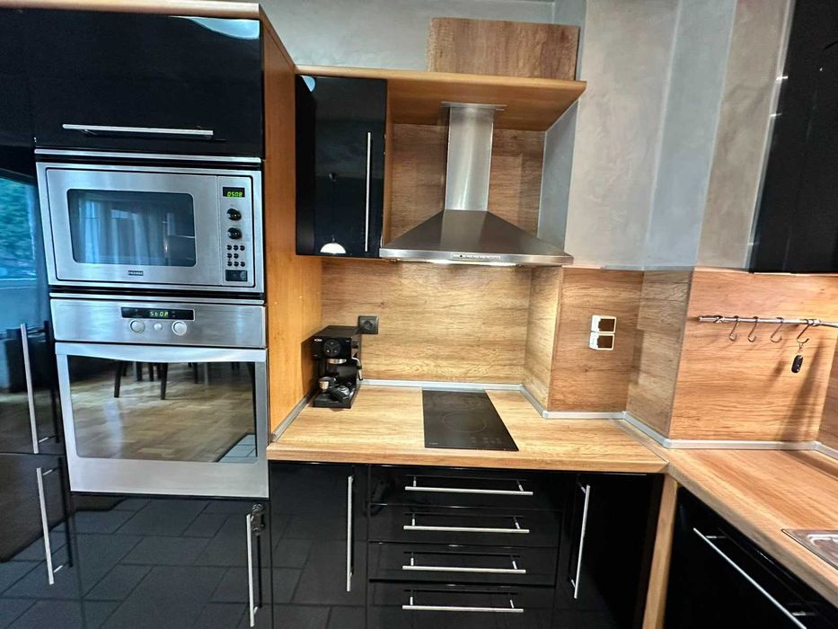 КЛЮЧ! Модерен ДВУСТАЕН НОВ ДОМ в сърцето на столицата