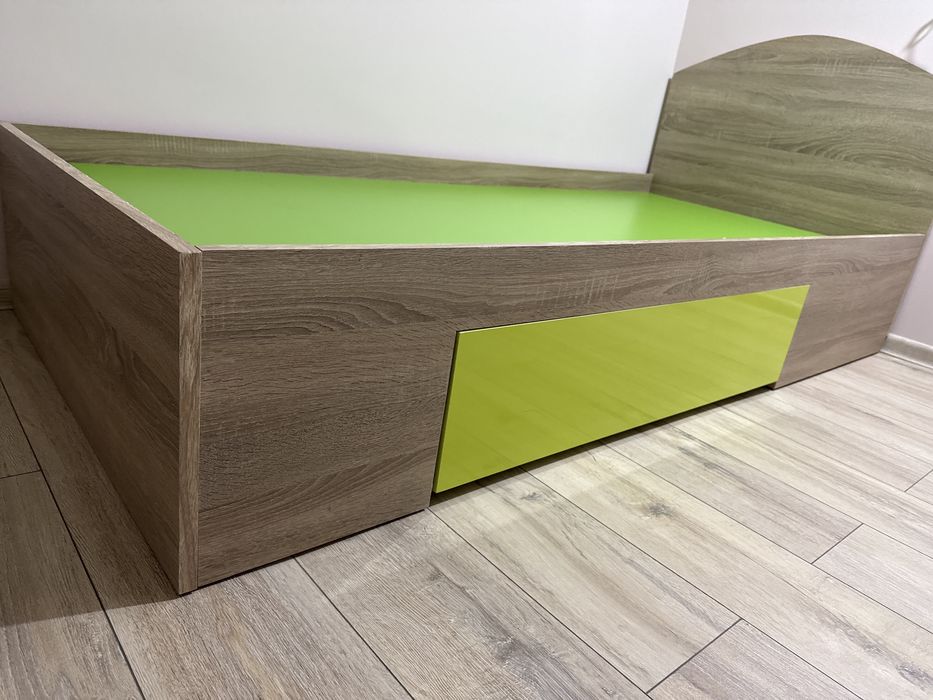 Vand pat 200 x 90 cm, include saltea