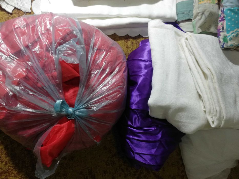 Постельное белье, ткань, одеяла, скатерть бу отдам