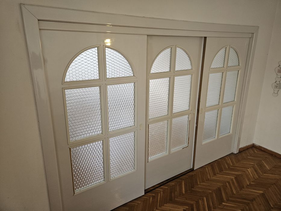 Плъзгаща врата тройна