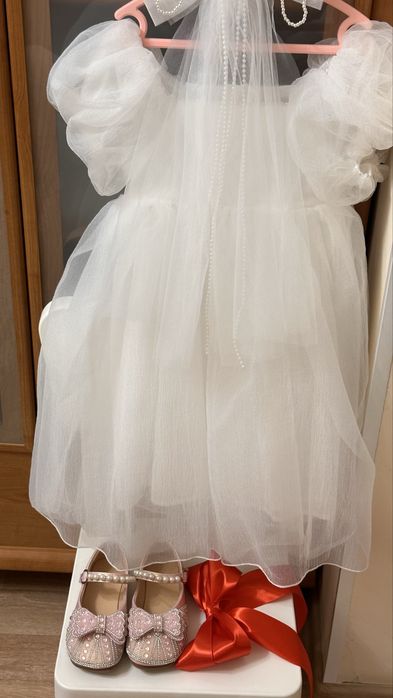 Белое нарядное платье для девочек
