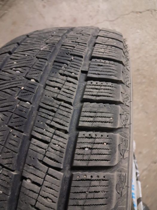 Продам зимние шины липучка