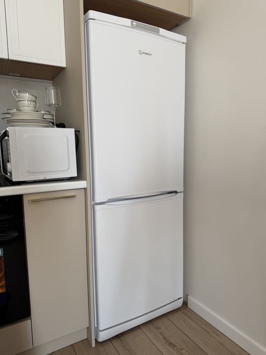 Продам новый холодильник INDESIT