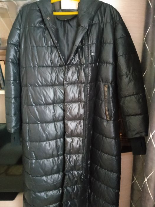 Продаю желетку теплую. Плащи