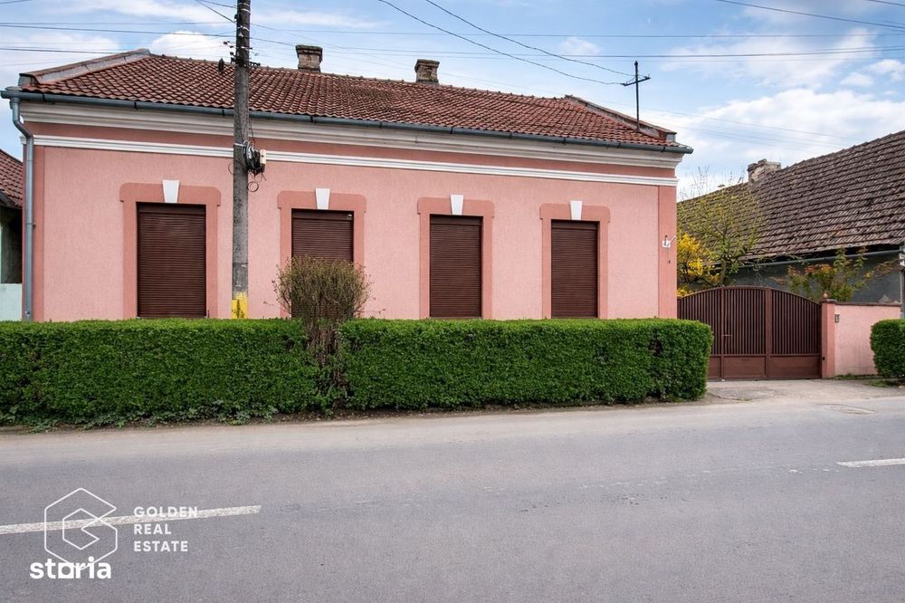 Casa D+P, cu piscina si teren 680 mp, Lipova, comision 0%