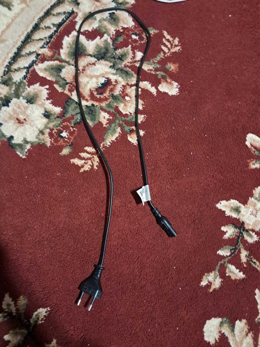 Playstation 3,6 jocuri de ps3,joystick de ps3 cu incarcator,cablu HDMI si inca un cablu