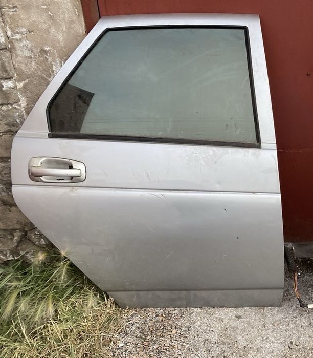 Продам заднюю  дверь приора