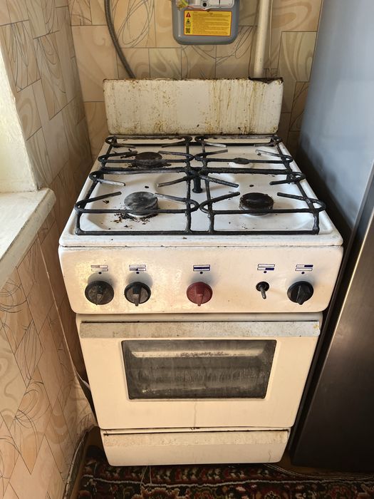 Gaz plita sotiladi arzon narxda
