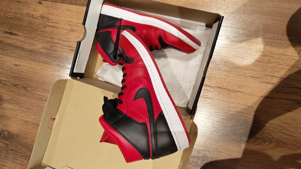 Продавам обувки Nike AirMax 2021, Jordan 1 Mid, Puma Ferrari