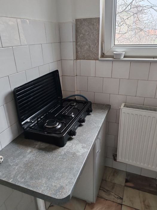 Dau în chirie garsoniera Str Vladeasa nr 76 bloc D6 Oradea