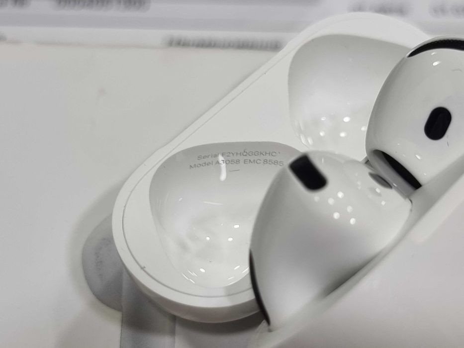 Apple AirPods 4 с гаранция 24 месеца