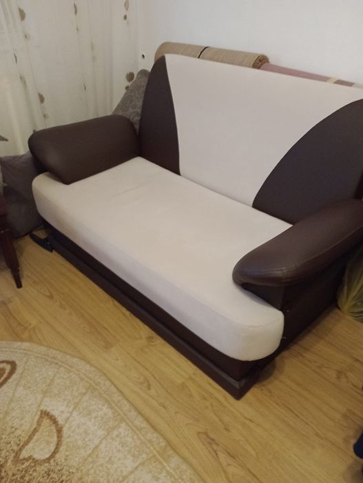 Canapea extensibila cu lada de depozitare pentru toate obiectele