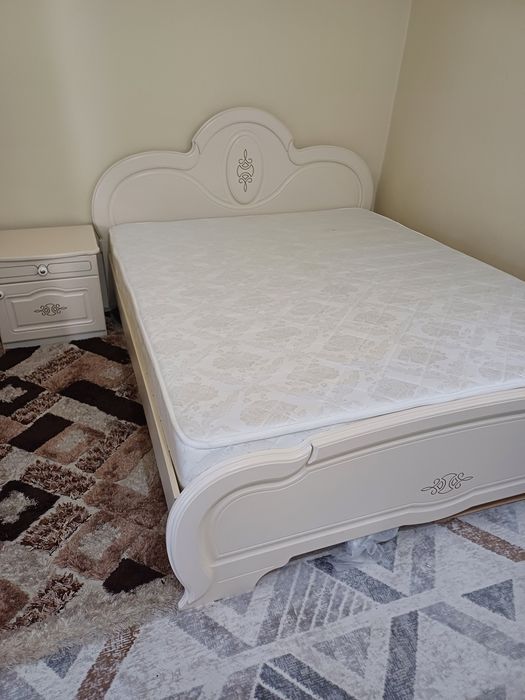 Продам кровать с матрасом