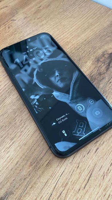 Продам 11 айфон