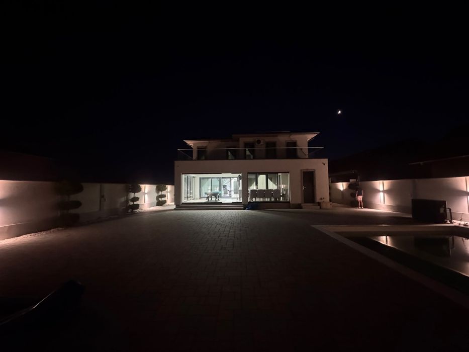 Vila moderna premium cu piscina , garaj dublu si teren generos