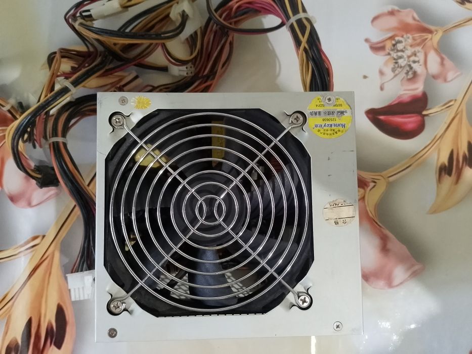 Продается блок питания Huntkey 400Вт