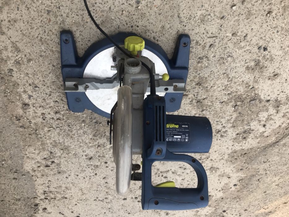 Fierăstrău Basculant Challenge Exteme MODEL BMS210A 8" 1500w Germania