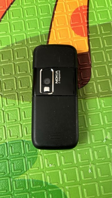 Телефон Nokia 6233.