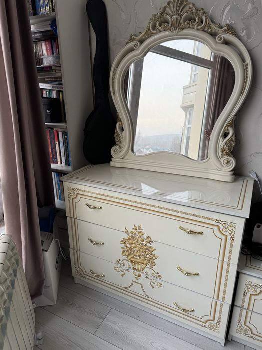 Комод с зеркалом, 2 тумбы