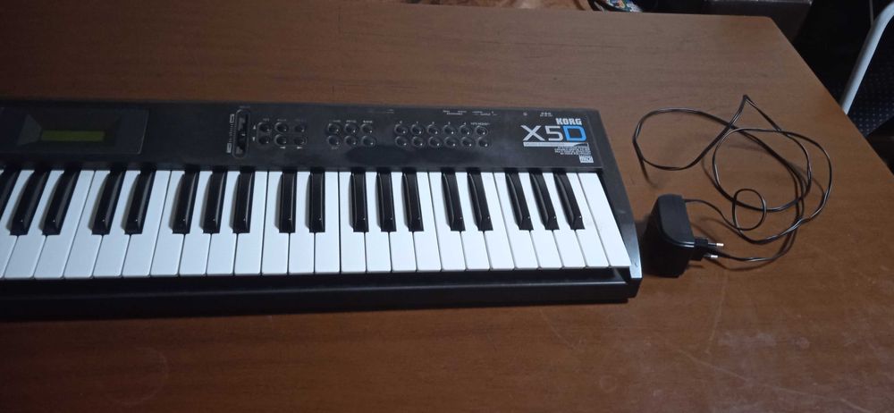 Синтезатор Korg X5D