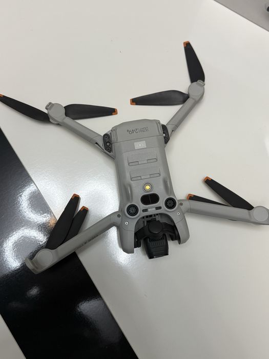 Drona DJI Mini 4 Pro – ca noua, folosita ocazional ( 3 baterii )