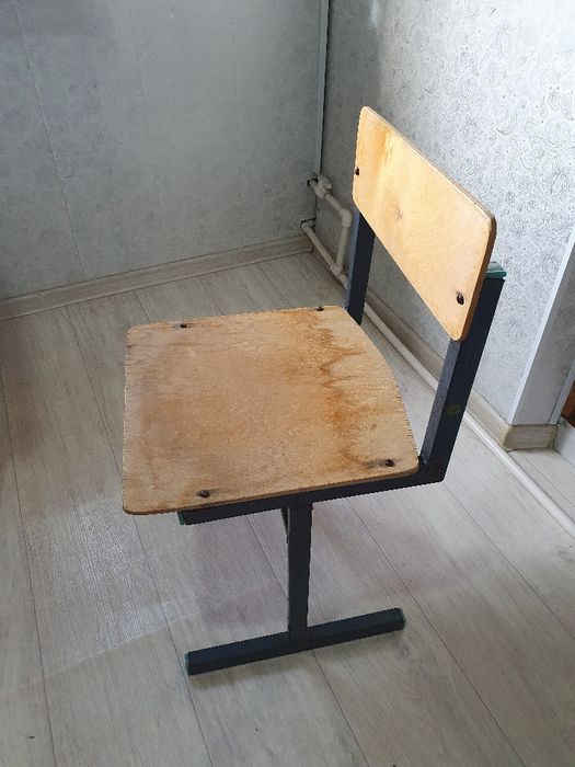Продам стулья школьные