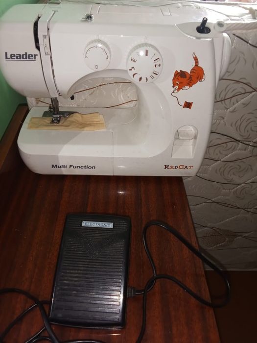 Швейная машинка, срочно, небольшой торг.