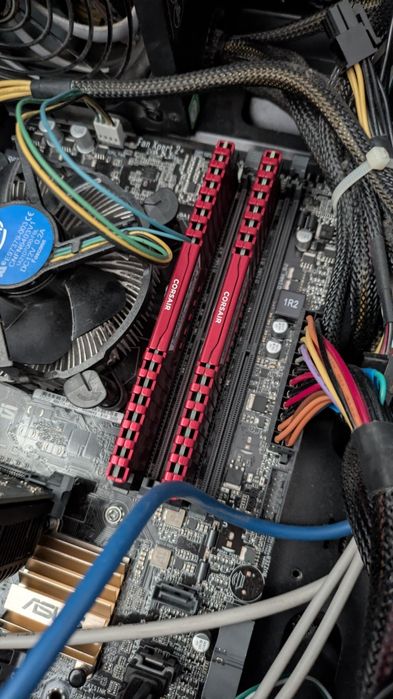 Vând calculator office