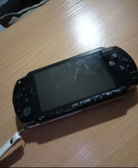 Продам Sony PSP E1000