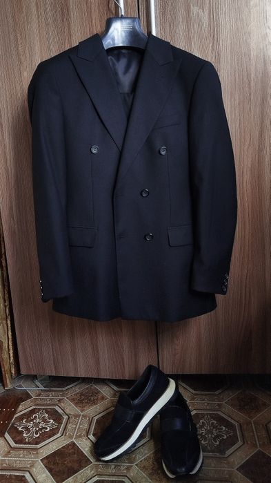 Продам   классический костюм 44 размер