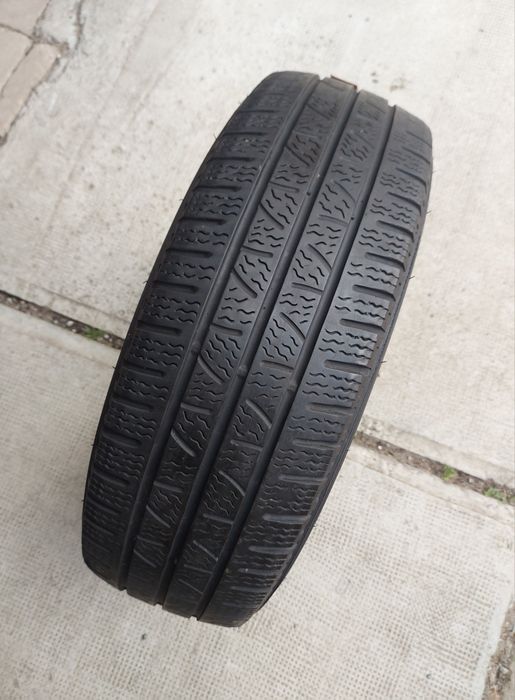 O bucată 205/65 R16C M+S iarnă - una Semperit Goodyear Pirelli