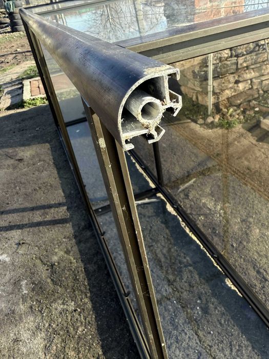 Продавам алуминиеви витрини / рафтове