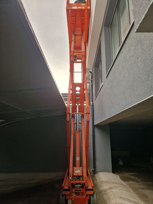 Ножична платформа под наем